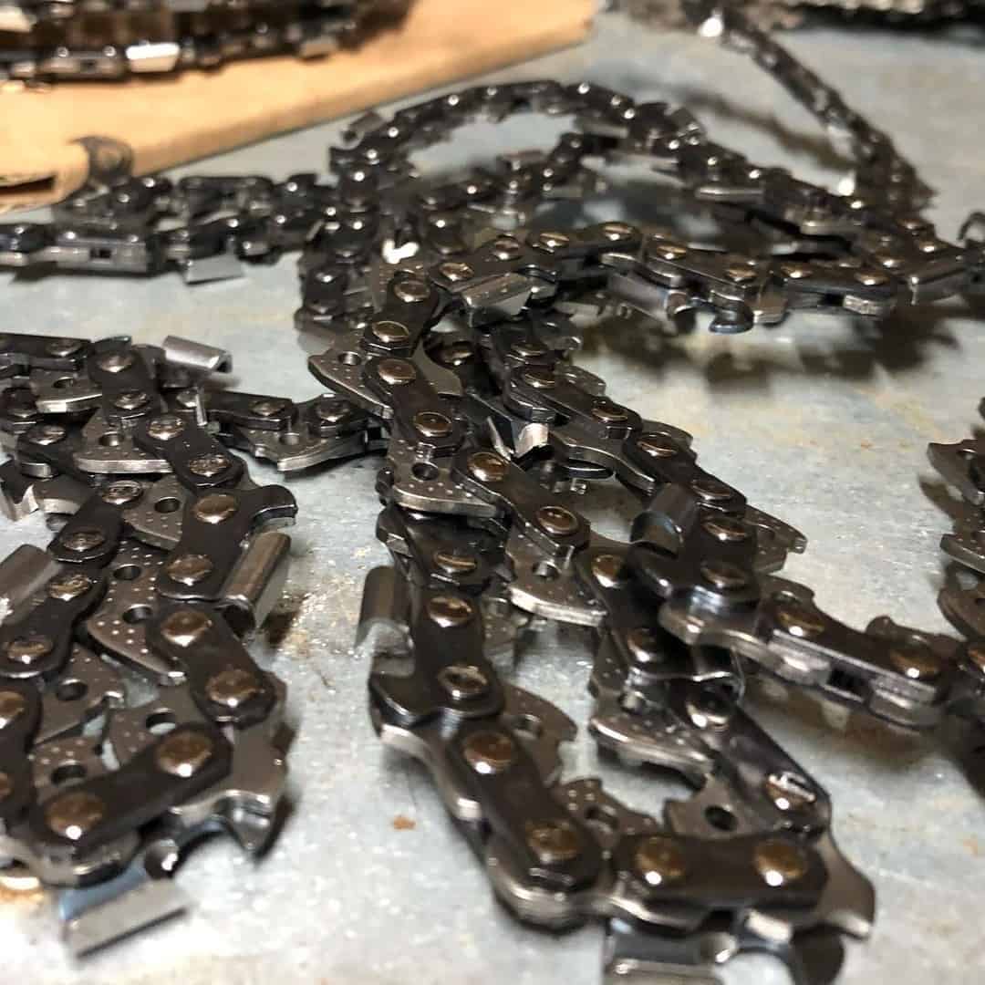 chainsaw chain on the table