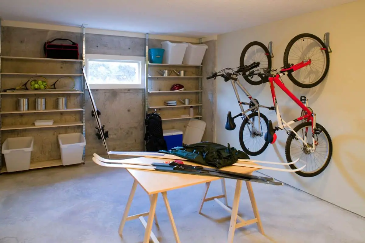 Garage with a table in the middle of the room