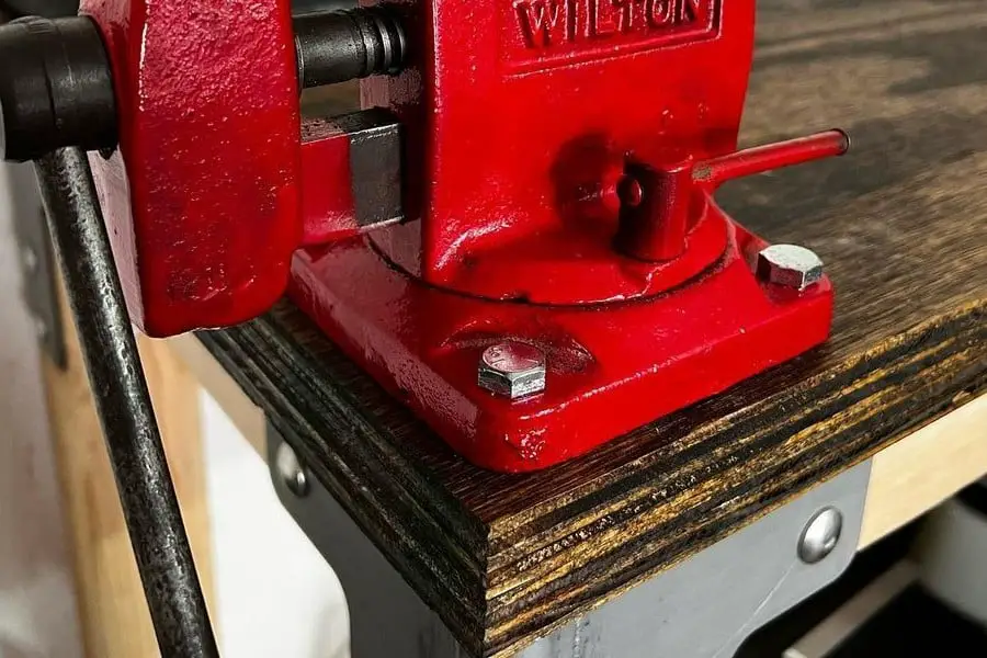 bench-vise-install-on-the-table-bolts