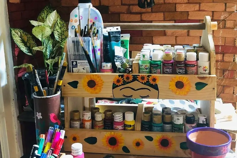 paint organized table and flower