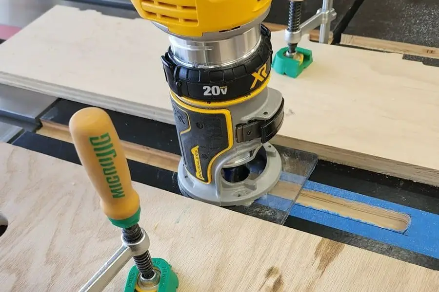 wood-router-on-working-table